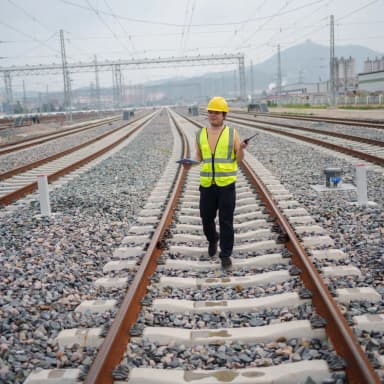 Lone Worker Tracking icon that shows how AI-powered tracking and monitoring ensure the safety and productivity of lone workers