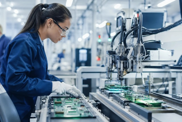 Ombrulla's AI detects microscopic cracks in machine-tooled parts at a smart factory, flags defects before packaging, and uses a digital twin to simulate stress performance preventing defective batches, costly recalls, and safeguarding brand reputation.