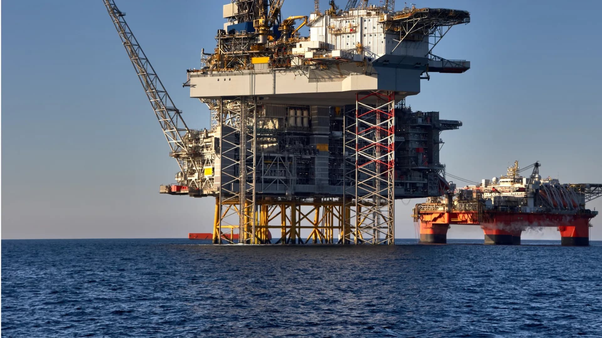 AI Visual Inspection in oil and gas industry – automated pipeline and refinery inspections | Ombrulla Blog Banner