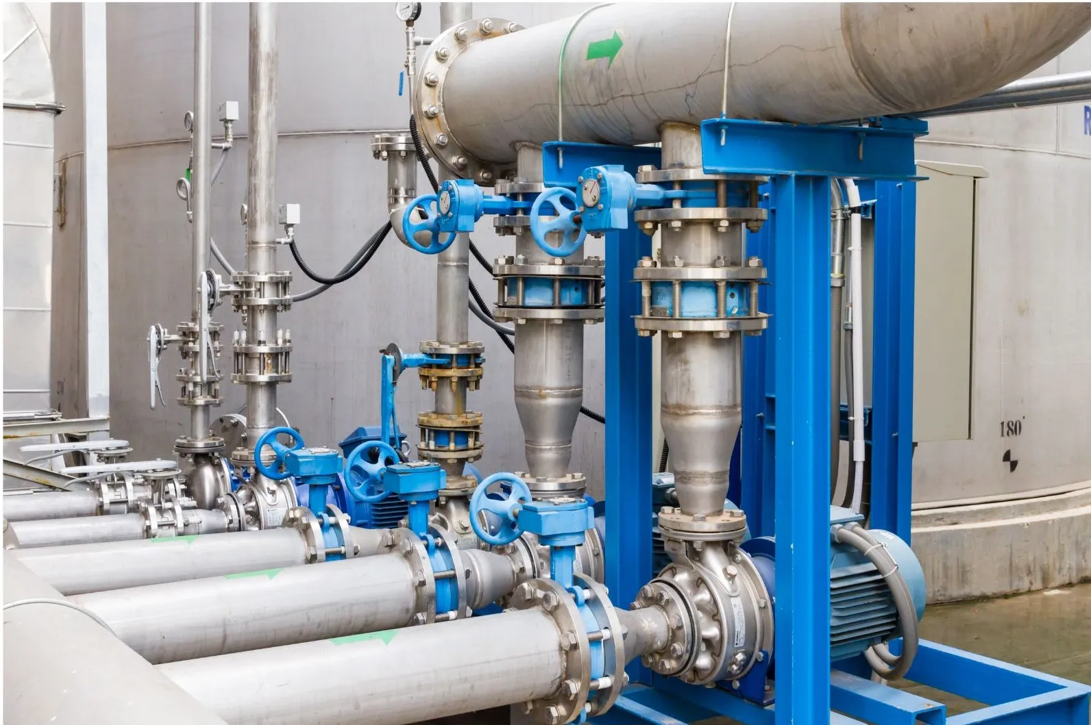 AI inspection of pipelines and elevated pipe racks detecting corrosion, leaks, cracks, and coating damage.
